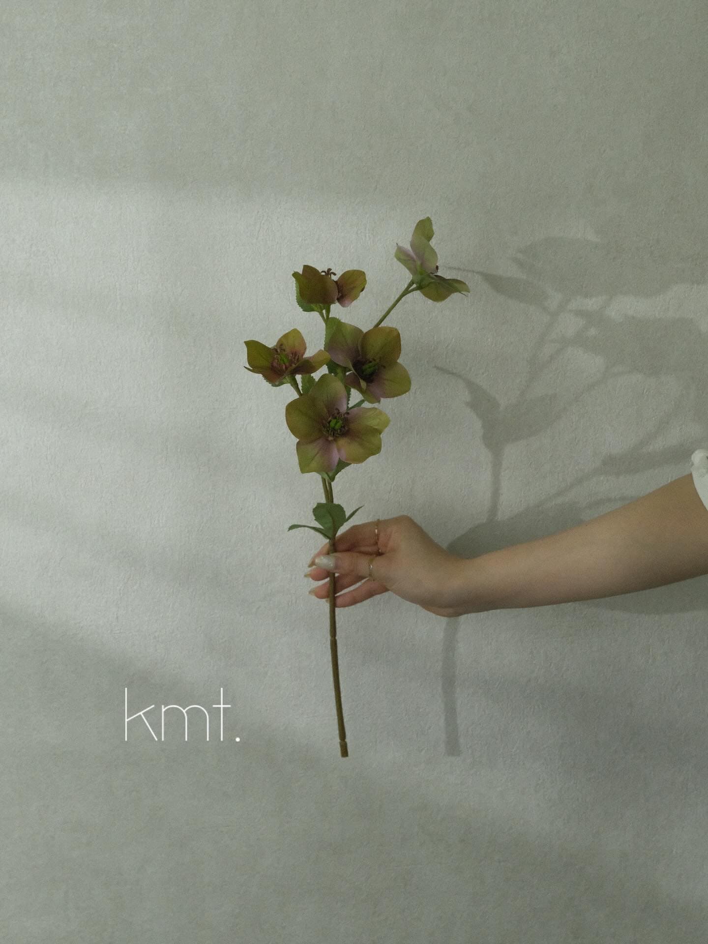 海外挙式、披露宴、2次会
全てのシーンでkmt.のブーケと
共にしてくださったお客様がいらっしゃいました

全てのイベントが結んだ後
お自宅にブーケを飾ってくださっているそうです

ご結婚を通じて
お二人の人生の瞬間を彩る機会をいただけたこと、
とても感謝しております

お二人が選ばれた大切なブーケが
より多くのシーンで共に過ごせるのは
アーティフィシャルフラワーの大きな魅力だと
改めて感じました

_____________________________________________

#ウエディングブーケ #アーティフィシャルフラワーブーケ #造花ブーケ#オーダーメイド #海外ウエディング #ロケーションフォト #前撮り #結婚式準備 #プレ花嫁
#weddingbouquet #artificialflowers